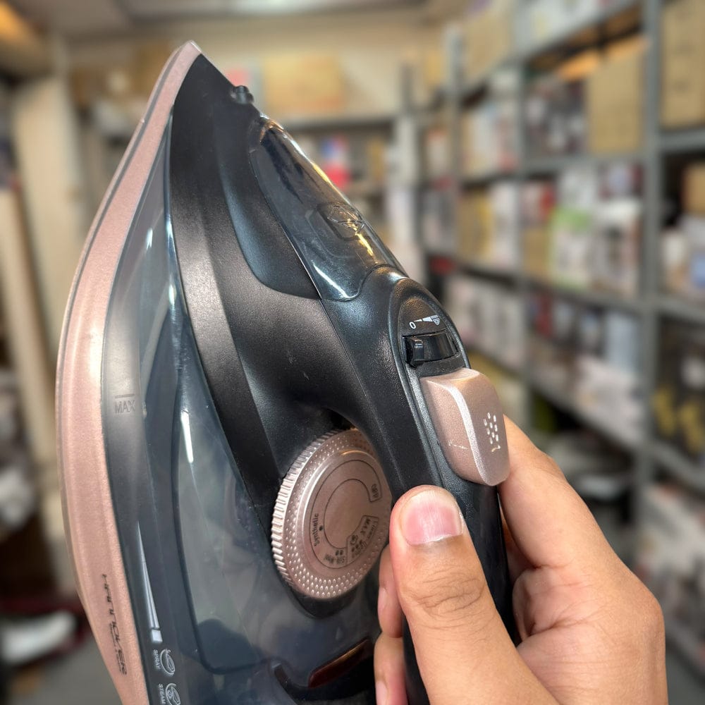 Hannover Steam Iron – 2200W German Lot | Ceramic Soleplate, Vertical &amp; Burst Steam, Self-Cleaning, Adjustable Temperature Control image 4