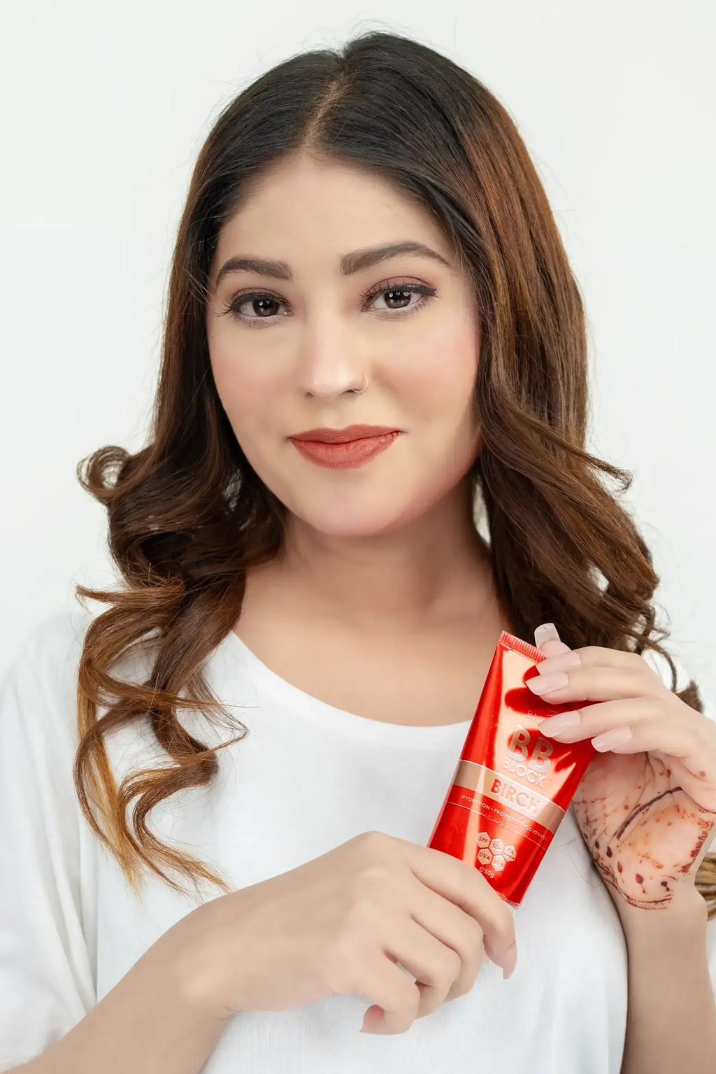 SL Basics BB Block 50g A revolutionary tinted sunscreen offering hydration, protection, and flawless coverage. Enriched with Vitamin E and Lotus Flower extract, it caters to all skin types image 0