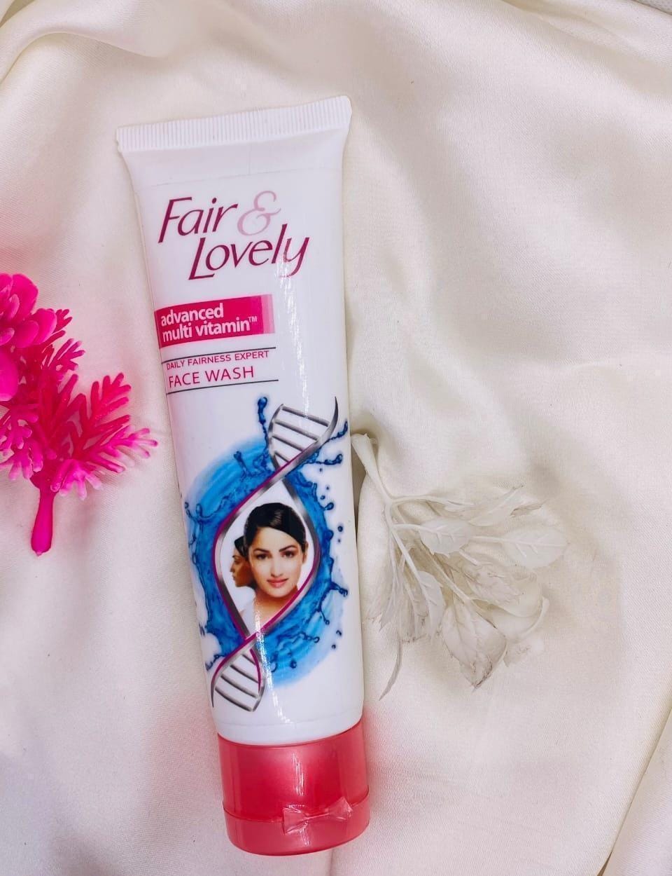 Fair &amp; Lovely Advanced Brightening Face Wash | Gentle Daily Cleansing Formula | Suitable for All Skin Types | Radiant &amp; Fresh Look (100ml) image 2